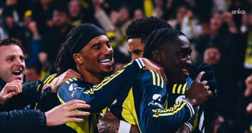 Fenerbahçe, Samsunspor’u 3-2 mağlup etti Süper Lig'in 25. haftasında Fenerbahçe, sahasında Samsunspor'u 3-2 mağlup etti.