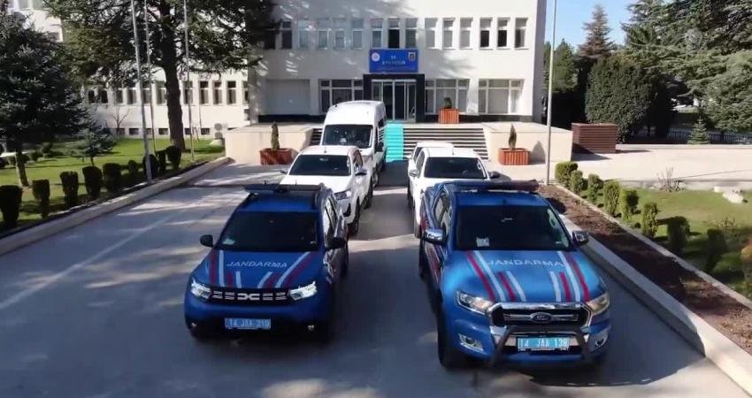 FETÖ’ye yönelik 32 ilde operasyon: Yakalanan 64 şüpheliden 41 ‘i tutuklandı İçişleri Bakanlığı, 32 ilde FETO Terör Örgütüne yönelik düzenlenlenen operasyonlarda, 64