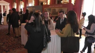 Osmanlı’nın Fransa’ya gönderdiği ilk modern elçi Yirmisekiz Mehmed Çelebi’nin Paris