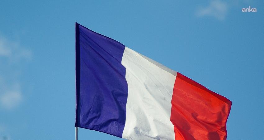 Fransa’dan Türkiye’de bulunan vatandaşlarına uyarı: “Yerel yetkililerin talimatlarına uymaları şiddetle tavsiye edilir” Fransa Dışişleri Bakanlığı, İran'da ateşlenen bir balistik mühimmatın etkisiz