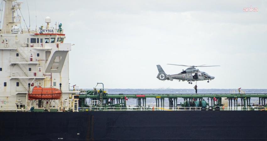 Fransa Donanması, Akdeniz’de “gölge filo”ya ait gemiye el koydu Fransa Cumhurbaşkanı Emmanuel Macron, Fransız Donanması’nın Akdeniz’de yaptırımları delmekle suçlanan