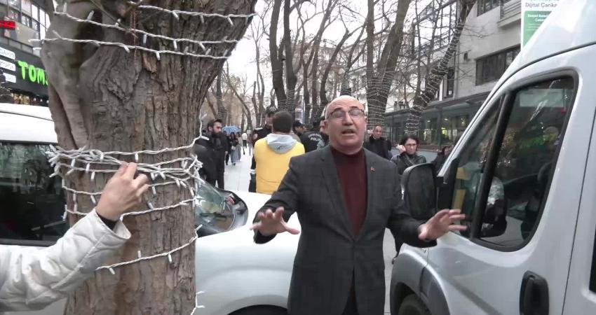 Gazeteci İsmail Arı’nın gözaltına alınması Ankara’da protesto edildi… BirGün Yayın Koordinatörü Yaşar Aydın: “İsmail Arı’ya her şeyiyle kefiliz” Ankara'da gazeteciler, BirGün Gazetesi muhabiri İsmail Arı'nın bayram nedeniyle aile