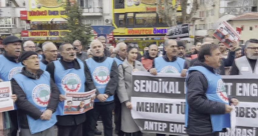 Gaziantep’te, BİRTEK-SEN Genel Başkanı Türkmen’in serbest bırakılması için eylem Gaziantep Emek ve Demokrasi Platformu, BİRTEK-SEN Genel Başkanı Mehmet Türkmen’in