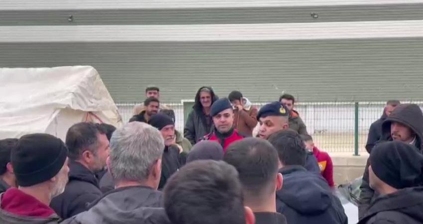 Gaziantep'te ücretleri ödenmediği gerekçesiyle iş bırakma eylemi başlatan Sırma Halı