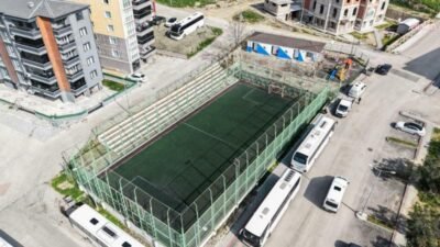 Gemlik Belediyesi, ilçedeki mahallelerde yer alan spor alanlarını daha güvenli