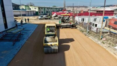 Gemlik Belediyesi, ilçe genelinde yol ve altyapı yenileme çalışmalarını sürdürüyor.