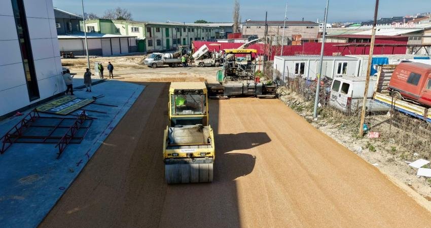 Gemlik Belediyesi, ilçe genelinde yol ve altyapı yenileme çalışmalarını sürdürüyor.