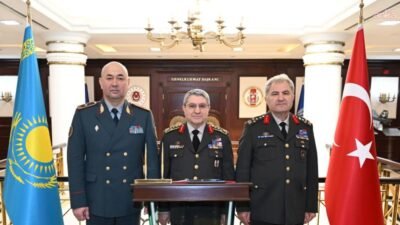 Genelkurmay Başkanı Orgeneral Selçuk Bayraktaroğlu, Kara Kuvvetleri Komutanı Orgeneral Metin