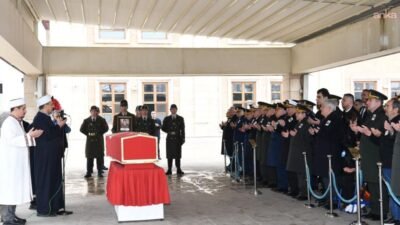 Genelkurmay Başkanı Orgeneral Selçuk Bayraktaroğlu, Deniz Kuvvetleri Komutanı Oramiral Ercüment