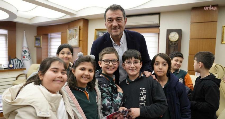 Giresun Belediye Başkanı Fuat Köse, Yeşilgiresun İlkokulu 3/A sınıfı öğrencileri