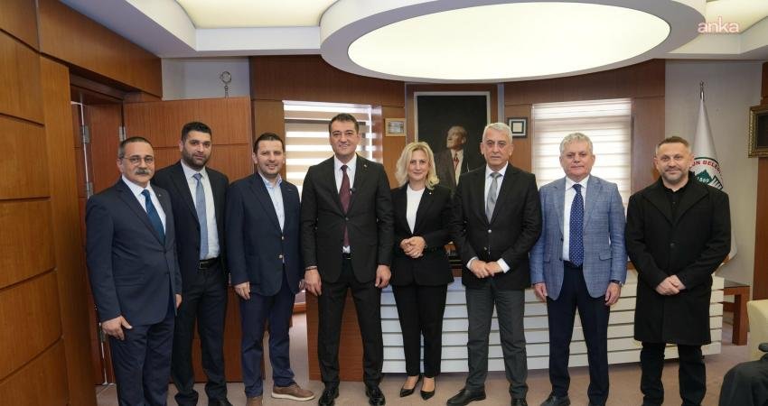 Giresun Belediyesi’nde bayramlaşma töreni Giresun Belediyesi'nde Ramazan Bayramı’nın ilk gününde bayramlaşma töreni düzenlendi. Törende