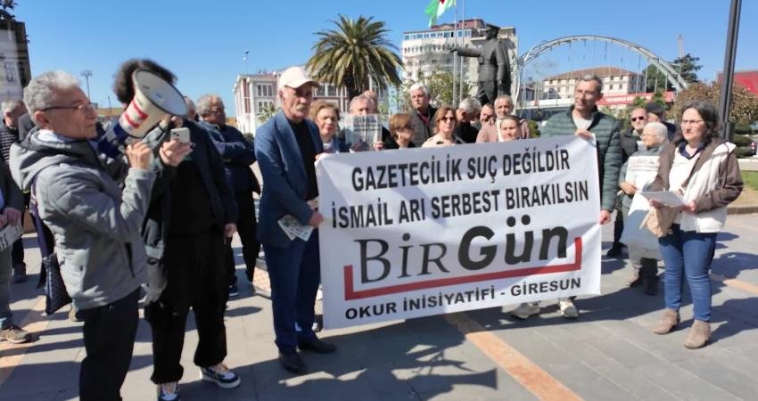 Giresun’da yurttaşlar, BirGün Gazetesi muhabiri İsmail Arı'nın tutuklanmasını protesto etti.