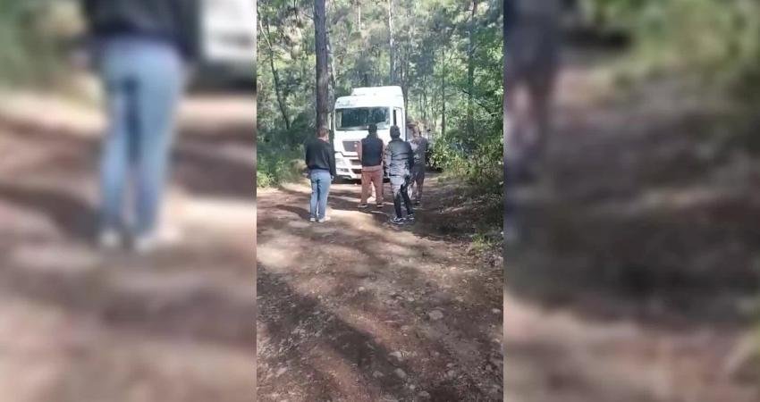 Göcek’te Osmanağa Koyu’na iş makineleri girdi, halk duruma tepki gösterdi Muğla'nın Fethiye ilçesi Göcek Mahallesi Osmanağa Koyu’nda iş makineleriyle yürütülen