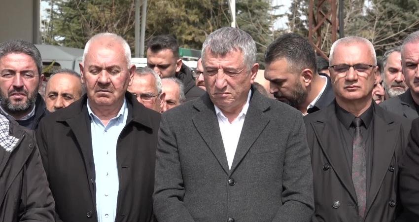 Güzelbahçe Belediye Başkanı Mustafa Günay’ın annesi Hatice Günay, 86 yaşında