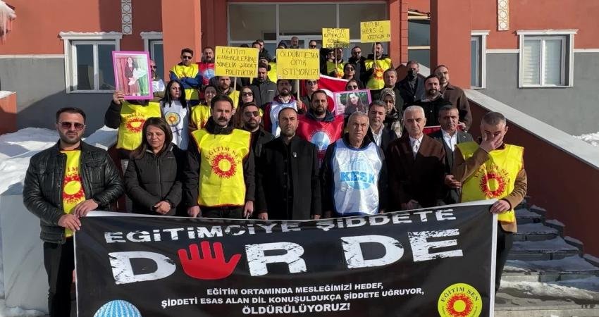 Hakkari Yüksekova’da öğretmen Fatma Nur Çelik’in öldürülmesine beyaz önlüklü protesto İstanbul Çekmeköy’deki Borsa İstanbul Mesleki ve Teknik Anadolu Lisesi’nde öğrencisi