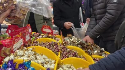 Yüksekova çarşı merkezinde bayram yoğunluğu sınırlı kaldı. Maliyetlerdeki artışın fiyatlara