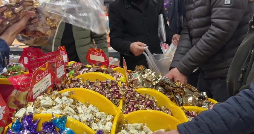 Yüksekova çarşı merkezinde bayram yoğunluğu sınırlı kaldı. Maliyetlerdeki artışın fiyatlara