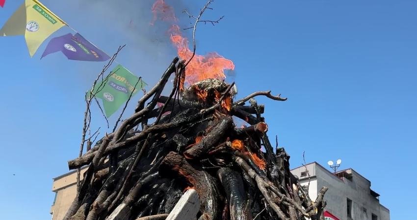 Hakkari’nin Yüksekova ilçesinde düzenlenen Nevruz kutlamaları, yoğun katılımla gerçekleştirildi. Etkinlikte