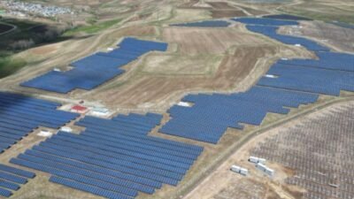 "Nitelikli dolandırıcılık" ve "resmi belgede sahtecilik" suçlarından 5,5 yıl hapis