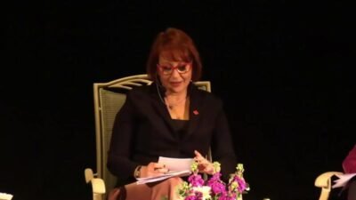 Urla Belediyesi’nin düzenlediği "Her Kadın Emekçidir" panelinde konuşan CHP Genel