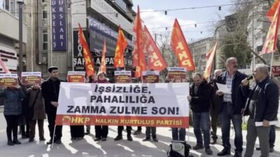 Halkın Kurtuluş Partisi (HKP) üyeleri, Kızılay'da yaptıkları açıklamada, hayat pahalılığına