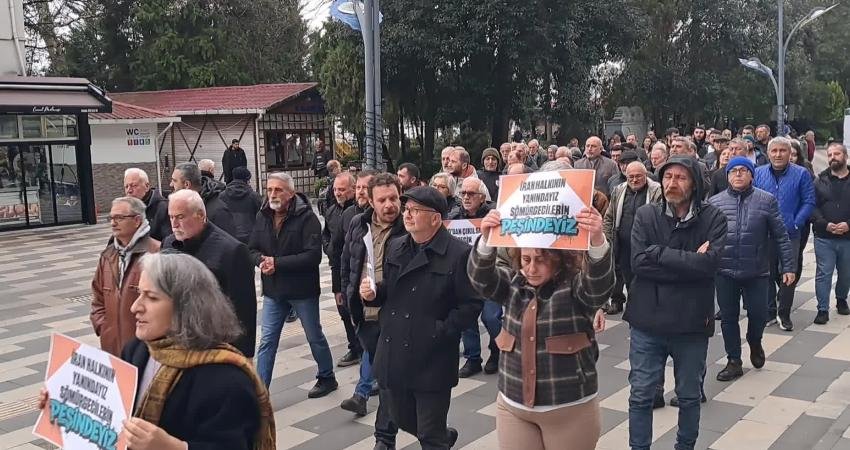 Hopa’da ABD ve İsrail protestosu: Kürecik Radar Üssü topraklarımızdan sökülüp atılmalı Hopa Kemalpaşa Emek Demokrasi Güçleri, ABD ve İsrail'in, İran'a saldırılarını