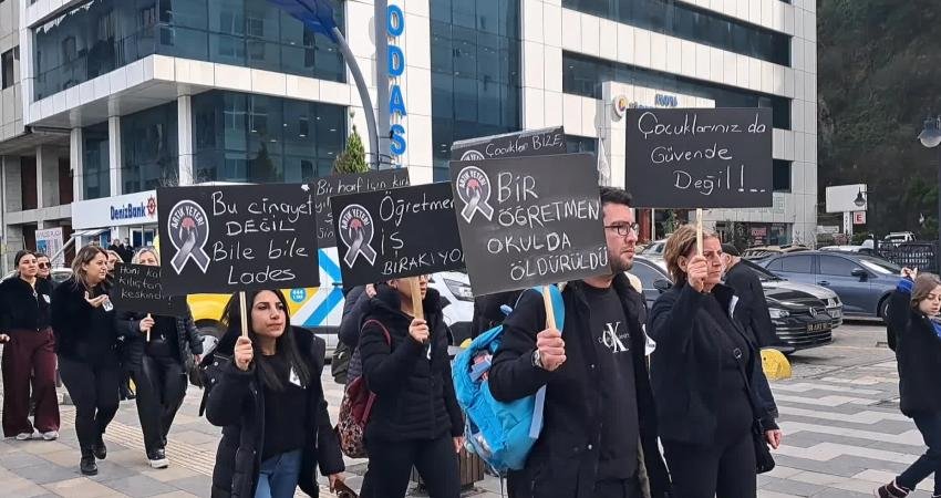 Eğitim Sen ve Eğitim-İş, okullarda artan şiddet olaylarını Hopa'da protesto