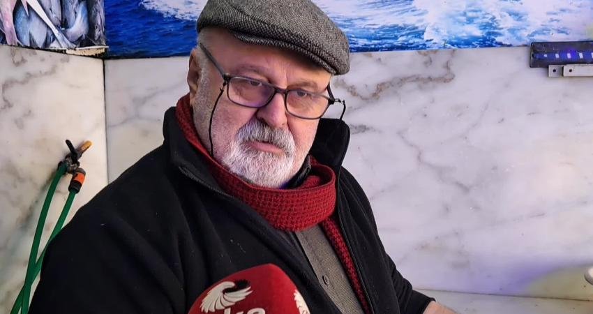 Hopalı balıkçılar, ramazan ayına rağmen satışların düşük olmasından yakındı: Vatandaşta alacak ne kudret ne de para var Artvin’in Hopa ilçesinde balıkçılar, vatandaşların alım gücünün zayıfladığını, ramazan ayına