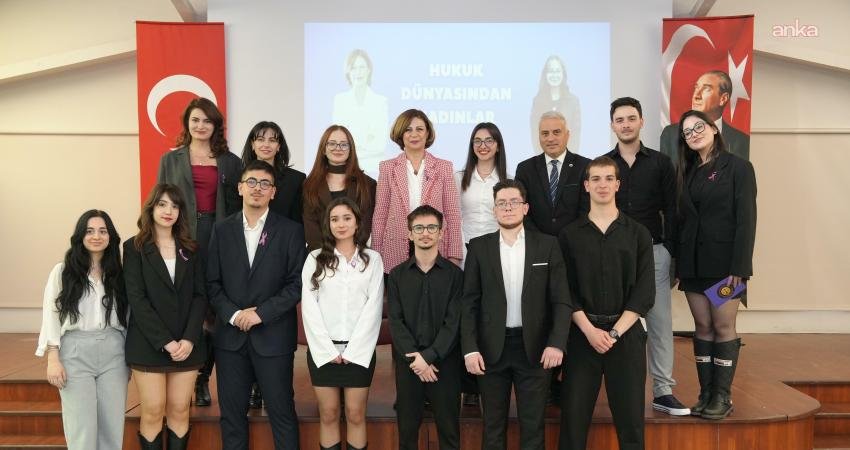 Eskişehir’de düzenlenen "Hukuk Dünyasından Kadınlar" başlıklı etkinlikte, kadınların hukuk alanındaki