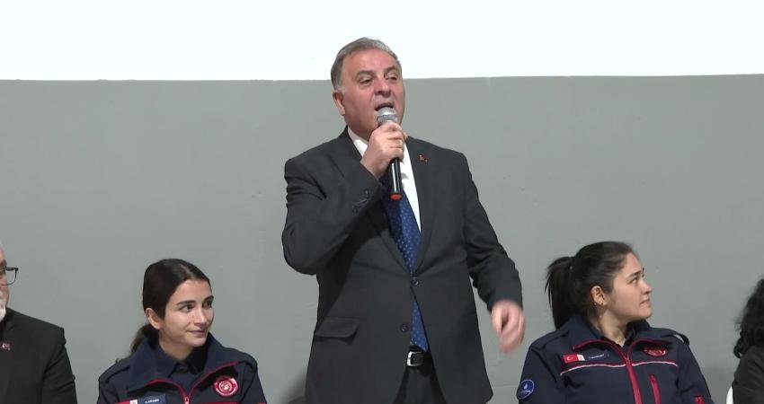 İBB Başkanvekil Nuri Aslan itfaiye teşkilatı ve aileleriyle iftarda buluştu: Bu şehrin gizli kahramanlarısınız İstanbul Büyükşehir Belediyesi (İBB) Başkanvekili Nuri Aslan, Beyoğlu İtfaiyesi’nde düzenlenen