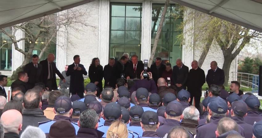 İstanbul Büyükşehir Belediye (İBB) Başkanvekili Nuri Aslan, Saraçhane’de çalışanlarla bayramlaştı.