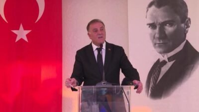 İBB Başkanvekili Nuri Aslan, iftarda iş insanlarıyla bir araya geldi.