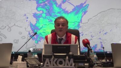 İBB Başkanvekili Nuri Aslan’dan yağış açıklaması: İstanbul genelinde 6 bin 903 personelimiz ve 2 bin 505 araç ve iş makinemiz sahada aktif görev yapmaktadır İBB Başkanvekili Nuri Aslan, üç gündür yoğun bir şekilde devam