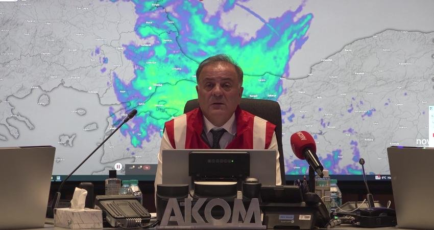 İBB Başkanvekili Nuri Aslan’dan yağış açıklaması: İstanbul genelinde 6 bin 903 personelimiz ve 2 bin 505 araç ve iş makinemiz sahada aktif görev yapmaktadır İBB Başkanvekili Nuri Aslan, üç gündür yoğun bir şekilde devam