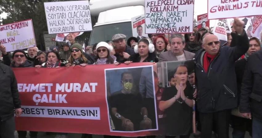 İBB Davası başladı… CHP İstanbul İl Başkanı Özgür Çelik: “Millet iradesine darbe yapmak için açılmış bir dava” CHP İstanbul İl Örgütü ve desteğe gelen partililer, Silivri Dayanışma