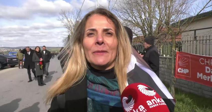 İBB Davası başladı… Marmara Cezaevi önündeki bir vatandaş: “Tutsak olan tüm yol arkadaşlarımızın, tüm belediye başkanlarımızın arkasındayız” İBB davasının duruşması öncesinde Silivri'deki Marmara Cezaevi önünde ki bir