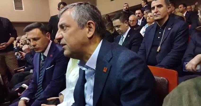 İBB Davası başladı… Özgür Özel: “Ekrem Başkan’ı itibarsızlaştıracak bir söz daha Türkçe lügata girmedi” CHP Genel Başkanı Özgür Özel, bugün Silivri’de başlayan İBB davasına