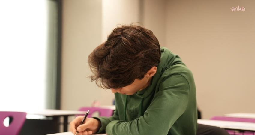 İBB’nin “Deneme Kulübü Projesi”nde ilk sınavlar başladı İstanbul Büyükşehir Belediyesi'nin (İBB) LGS ve YKS’ye hazırlanan öğrenciler için