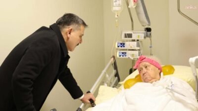 İçişleri Bakanı Mustafa Çiftçi, Okçu Şehit Mehmet Kefeli İlkokulu’ndaki öğretmenini hastanede