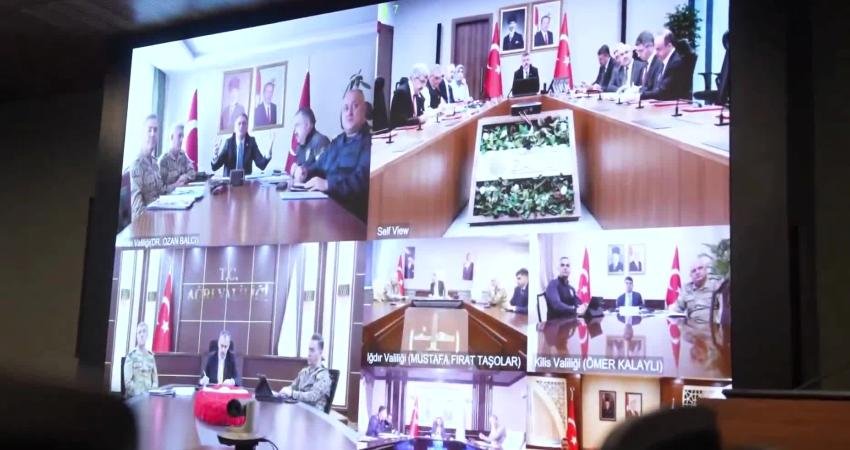 İçişleri Bakanı Mustafa Çiftçi'nin başkanlığında, sınır illerinin valileri ile video