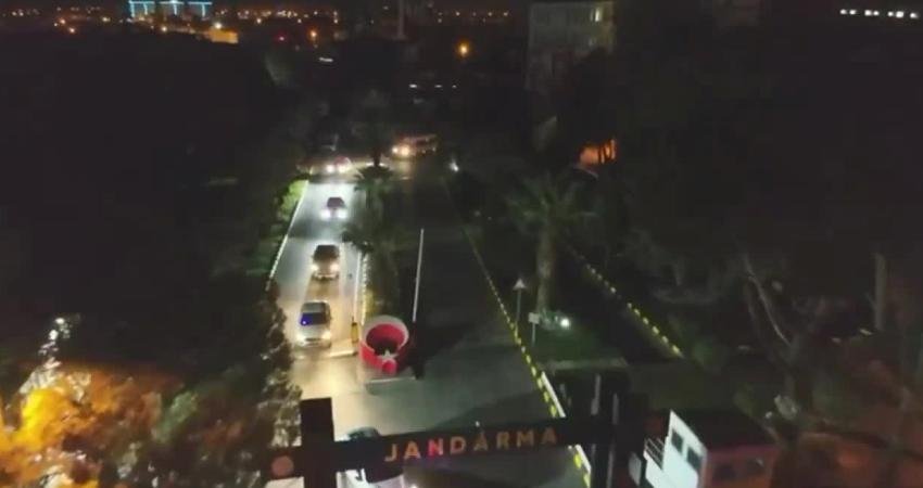 İçişleri Bakanlığı: Aydın’da 2 göçmen kaçakçılığı organizatörü ve 101 düzensiz göçmen yakalandı İçişleri Bakanlığı, Aydın İl Jandarma Komutanlığı ve Aydın Sahil Güvenlik