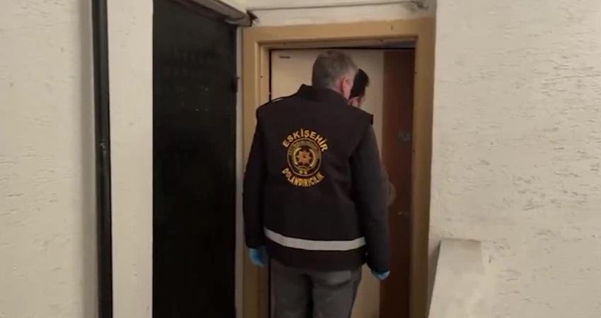 İçişleri Bakanlığı, 8 ilde vatandaşları dolandırdığı tespit edilen şüphelilere yönelik operasyonlarda,