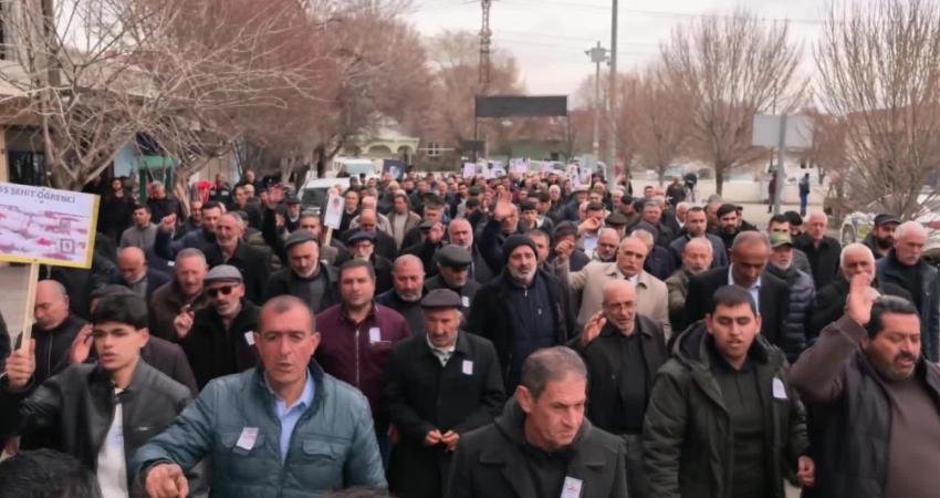 Iğdır’ın Aralık ilçesinde İran’a yönelik saldırıları protesto etmek amacıyla yürüyüş