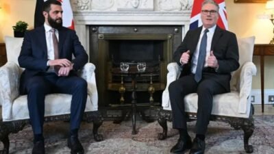 İngiltere Başbakanı Keir Starmer, ülkenin başkenti Londra’da Suriye geçici Cumhurbaşkanı