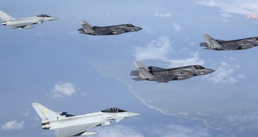 İngiltere Savunma Bakanlığı: “Typhoon ve F-35 jetleriyle, Katar, Kıbrıs, BAE, Ürdün ve Bahreyn üzerinden görev uçuşları gerçekleştirildi” İngiltere Savunma Bakanlığı, Typhoon ve F-35 savaş uçaklarının İngiliz çıkarlarını