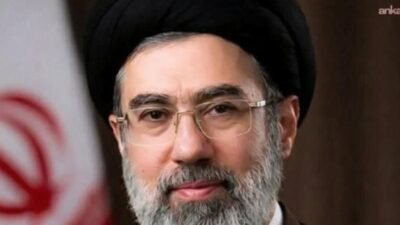 İran'da, ABD ve İsrail'in saldırılarında ölen dini lider Ali Hamaney'in