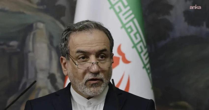 İran: Hürmüz Boğazı açık… Gemi trafiği, çatışma riski endişeleri nedeniyle yavaşladı İran Dışişleri Bakanı Abbas Arakçi, Hürmüz Boğazı’nın kapalı olmadığını ancak