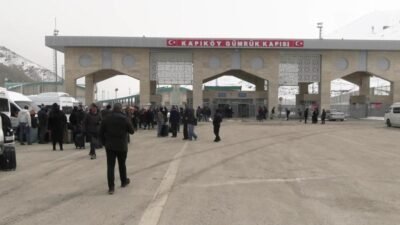 Van’ın Saray ilçesindeki Kapıköy Gümrük Kapısı’nda da Türkiye-İran arasında giriş