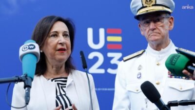 İspanya Savunma Bakanı Margarita Robles, İran'dan ateşenen bir balistik mühimmatın