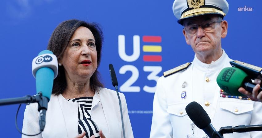 İspanya Savunma Bakanı Margarita Robles, İran'dan ateşenen bir balistik mühimmatın